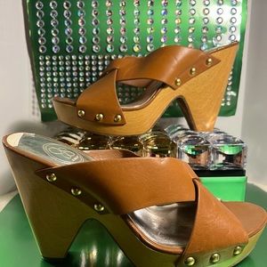 Jessica Simpson size 8 casual heeled shoe